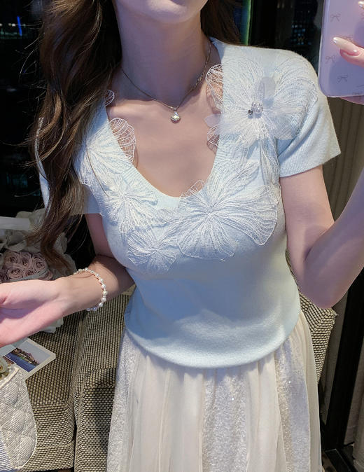 张心子【恰好时光】法式圆领精致蕾丝拼接立体花针织衫短袖上衣 U2602044 商品图7