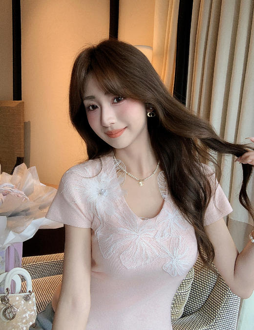 张心子【恰好时光】法式圆领精致蕾丝拼接立体花针织衫短袖上衣 U2602044 商品图6