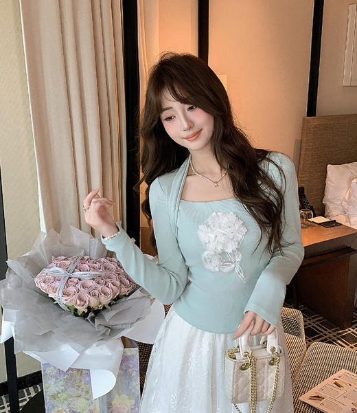 张心子【花影轻喃】设计感假两件修身显瘦T恤女长袖春季新款上衣 U2602065 商品图2