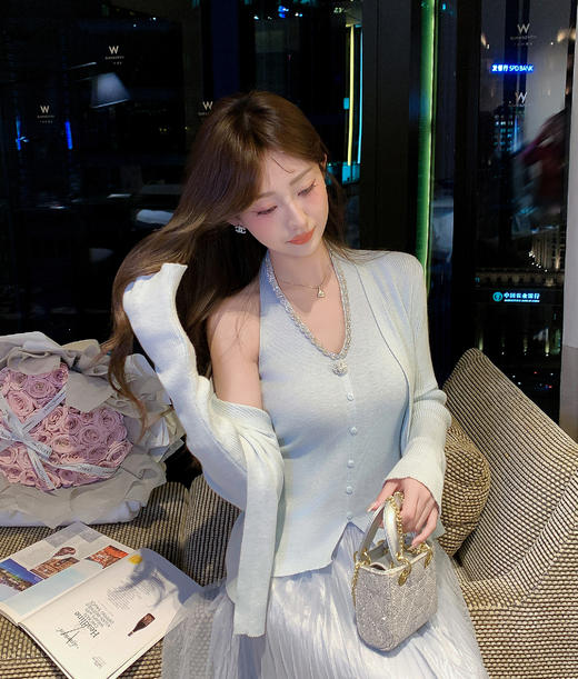 张心子【浪漫绮想】法式挂脖上衣开衫两件套女春新款性感修身套装 U2602068 商品图1