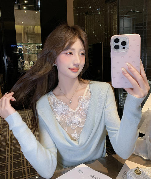 张心子【蕾丝绮梦】荡领网纱拼接针织衫上衣 U2602040 商品图3