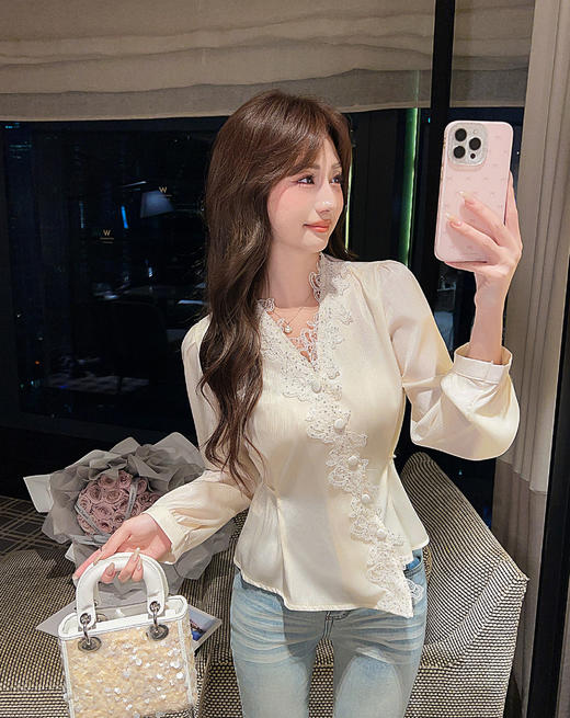 张心子【香榭琉光】法式小资V领收腰缎面衬衫女春季新款独特上衣 U2602079 商品图3