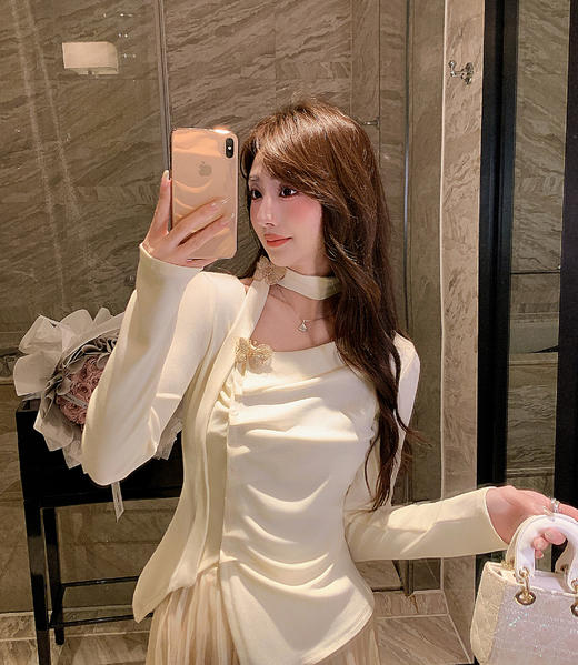 张心子【星夜微醺】纯欲设计感斜颈长袖上衣女春季褶皱显瘦打底衫 U2602050 商品图12