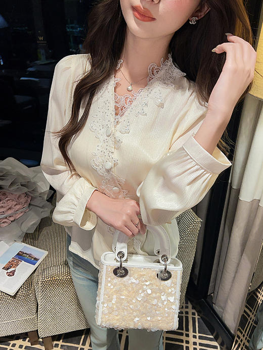 张心子【香榭琉光】法式小资V领收腰缎面衬衫女春季新款独特上衣 U2602079 商品图5