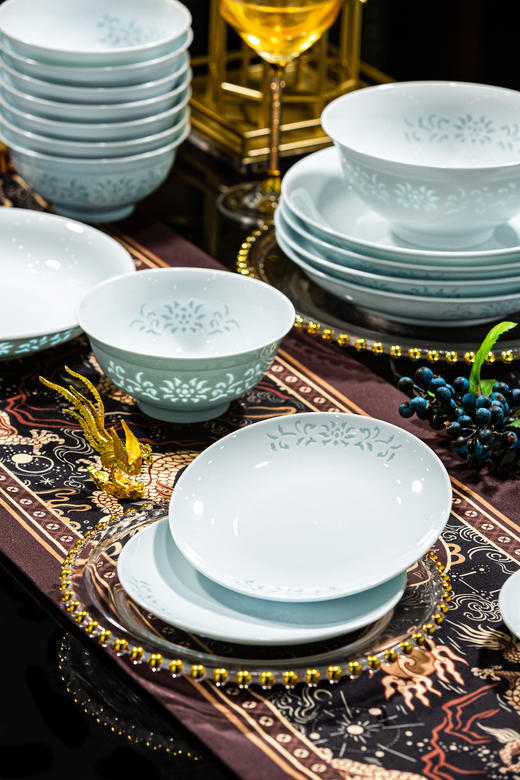 景德镇青釉缠枝莲玲珑餐具套装 商品图1