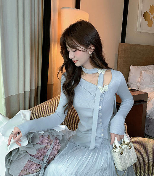 张心子【星夜微醺】纯欲设计感斜颈长袖上衣女春季褶皱显瘦打底衫 U2602050 商品图10