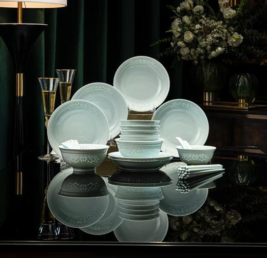 汉茗（缠枝莲玲珑青釉）6人食30件套（5寸双边米饭碗6个，8寸深盘6个，小勺6个，6.2英寸面碗2个，陶瓷筷子10双） 商品图0