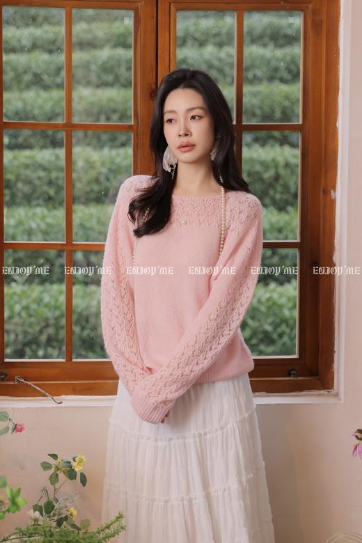【门店同款】ENJOY春季“柔光芳序”一字领镂空针织上衣 169261661 商品图5