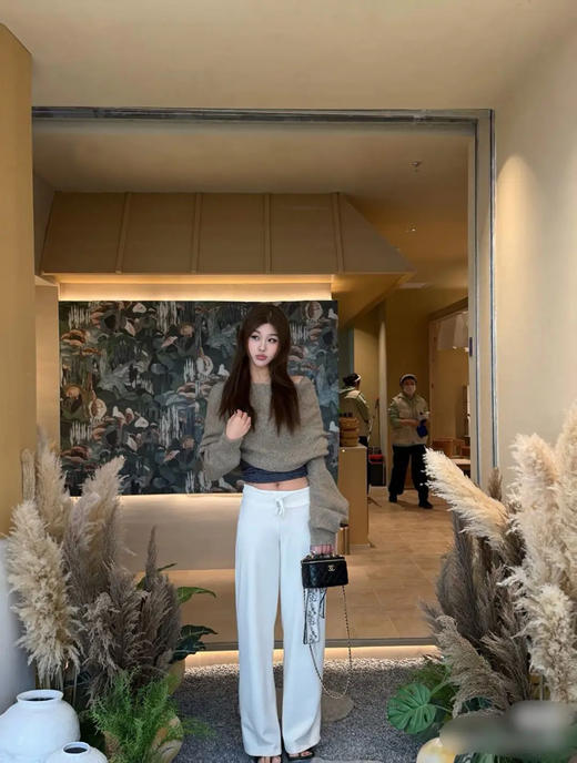 Chanel 22s 镂空 手柄 黑金 荔枝纹牛皮 长盒子 化妆包 商品图3