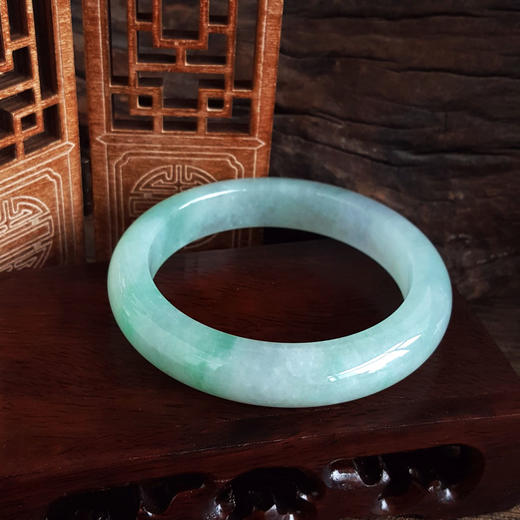 【天然正品】A货翡翠天然精品正桩细腻糯冰种飘绿花55.5号翡翠手镯55.5号（皆取最大值）290126NJM21 商品图4