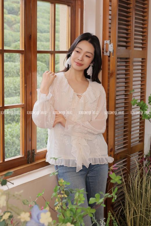 【门店同款】ENJOY春季“柔光芳序”荷叶边刺绣上衣 169743248 商品图5