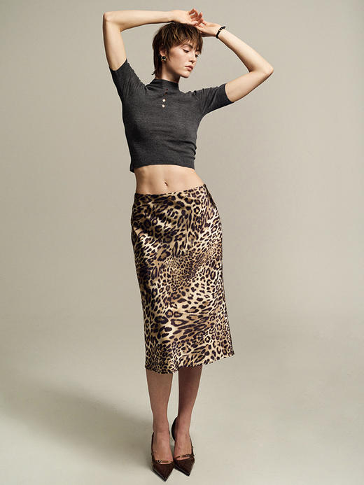 TR她热 偷心猎手 豹纹缎面印花复古优雅通勤显瘦光泽感斜裁鱼尾半裙 商品图3