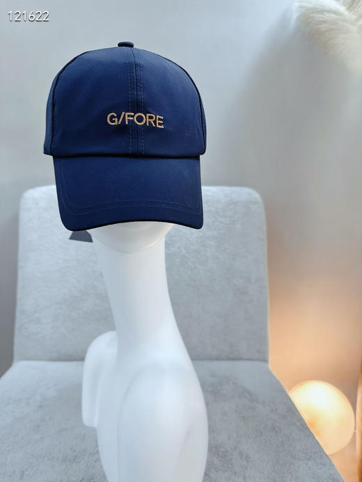 韩单G4新款高尔夫休闲鸭舌帽。深蓝均码
包裹性极好，很好的防晒透气效果，男女同款，可调节大小 商品图1