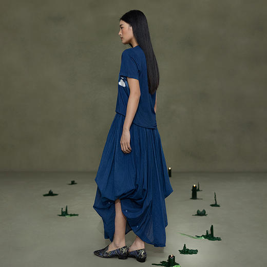 【林栖设计小店】植物染色|手工植物蓝优雅百搭气质2026春新款宽松T恤1961168 商品图3