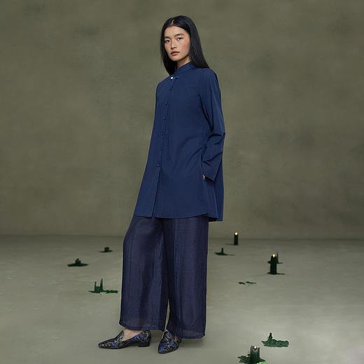 【林栖设计小店】手工盘扣|藏青色丝棉抽褶修身2026春新款中式立领衬衣1961022 商品图2
