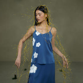 【林栖设计小店】植物染色|手工植物蓝弹力缎优雅百搭2026春新款吊带背心1961122