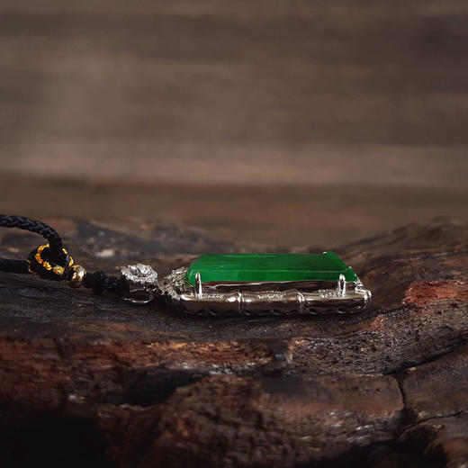 【天然正品】A货翡翠AU750收藏级白金镶钻镶天然细腻糯冰种满绿平安无事牌翡翠吊坠项链39.6*16.9*6.7MM（皆取最大值）140126NJS28 商品图7