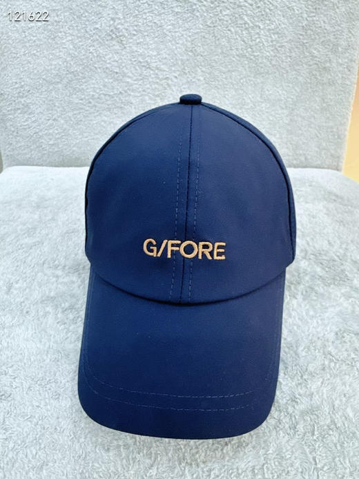 韩单G4新款高尔夫休闲鸭舌帽。深蓝均码
包裹性极好，很好的防晒透气效果，男女同款，可调节大小 商品图0