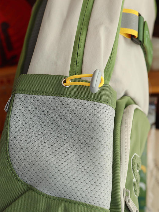 【开学季专场】学生书包  分散肩部压力  好背不压身  大容量+贴心分层设计  颜值高孩子们喜欢~ 商品图8