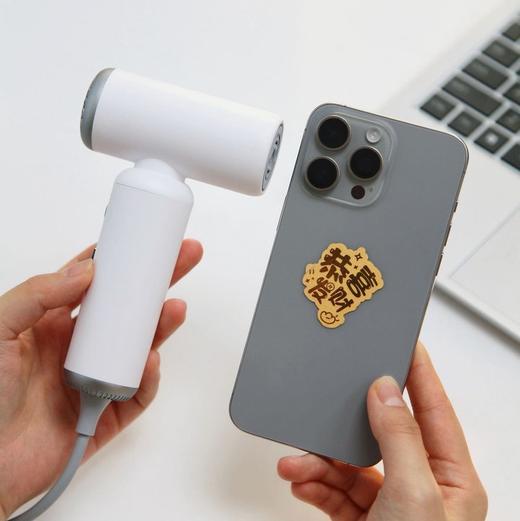 差旅送礼必备🔥【塞尔兰斯高速mini吹风机】比手机还小的吹风机❗把高速干发引领到了新高度✅比手机小，重量仅313g，外出携带方便 商品图2