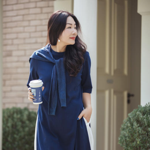 【林栖设计小店】植物染色|手工植物蓝简约百搭多色2026春新款开衩T恤1961018 商品图3