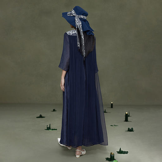 【林栖设计小店】缠枝牡丹|藏青色丝麻拼桑蚕丝飞片2026春新款印花连衣裙1961023 商品图3