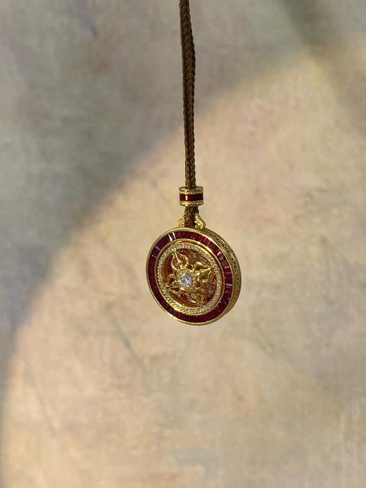 【开年鸿运首饰之‘币’定发财】红宝金刚杵罗盘 银镀金项链吊坠新年礼物（非质量问题不退不换） 商品图5