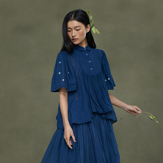 【林栖设计小店】植物染色|手工植物蓝婴儿棉密褶2026春新款宽松翻领衬衣1961015 商品图5