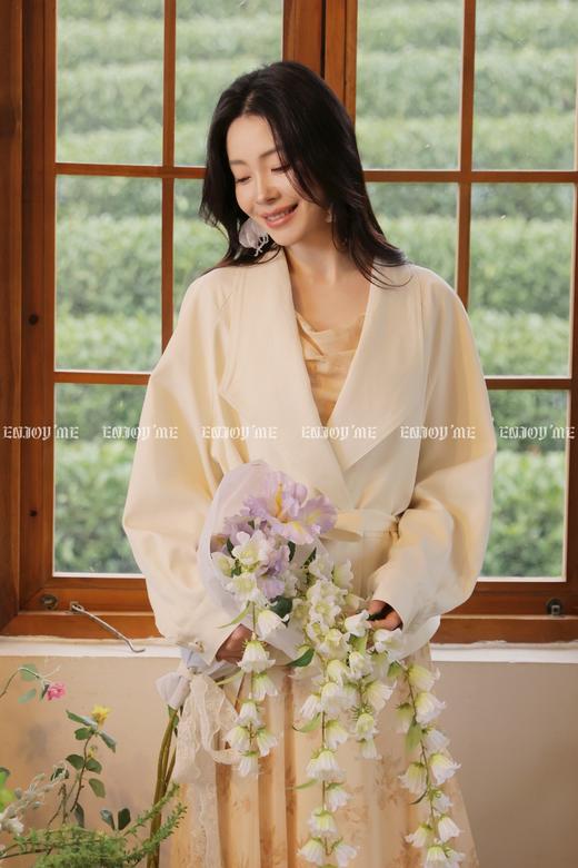 【门店同款】ENJOY春季“柔光芳序”法式翻领收腰外套 169100154 商品图4