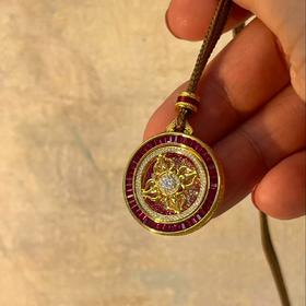 【开年鸿运首饰之‘币’定发财】红宝金刚杵罗盘 银镀金项链吊坠新年礼物（非质量问题不退不换）