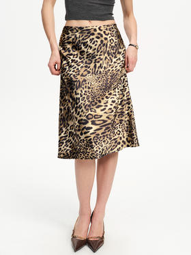 TR她热 偷心猎手 豹纹缎面印花复古优雅通勤显瘦光泽感斜裁鱼尾半裙