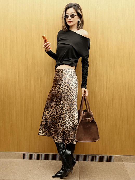 TR她热 偷心猎手 豹纹缎面印花复古优雅通勤显瘦光泽感斜裁鱼尾半裙 商品图2