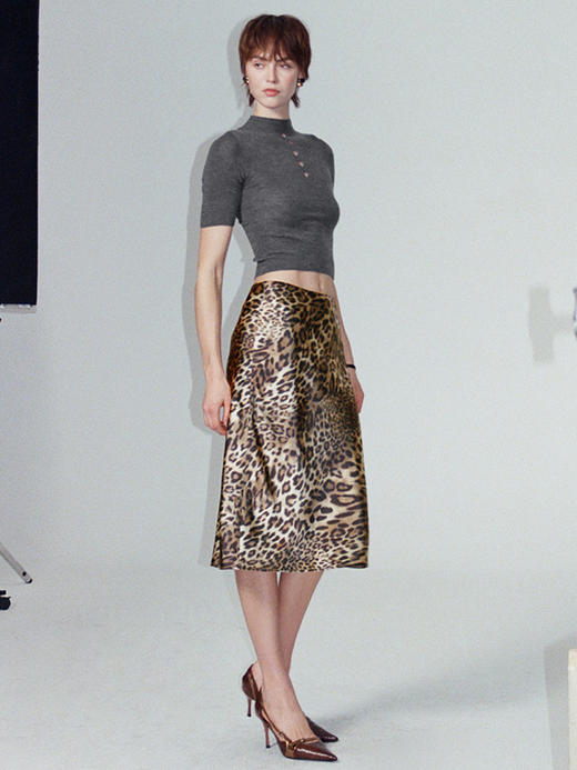 TR她热 偷心猎手 豹纹缎面印花复古优雅通勤显瘦光泽感斜裁鱼尾半裙 商品图4
