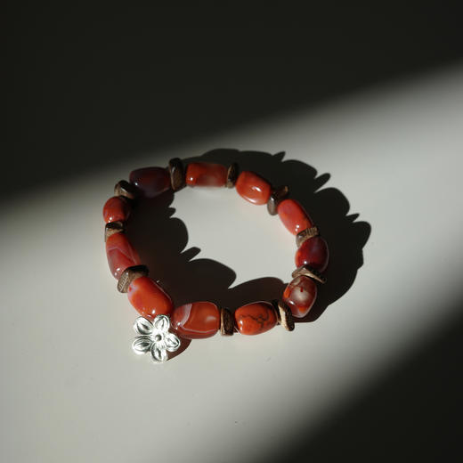 「满堂红」南红玛瑙手串 | 适合腕围15-15.5cm 内蕴晶洞或身披自然纹路 to me 天然石饰品 商品图4