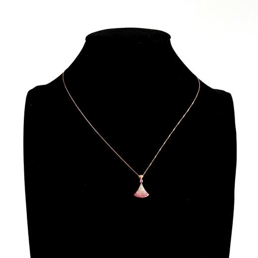 【天然正品】AU750玫瑰金经典简约定制款扇子造型钻石配粉色蓝宝石吊坠项链 链长：45CM（长度可调节）290126TJ33 商品图6