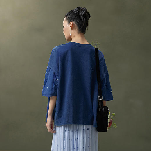 【林栖设计小店】植物染色|手工植物蓝拼桑蚕丝压褶2026春新款宽松T恤1961256 商品图3
