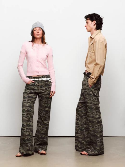 出逃赤岗西/C26SSM100/羊毛抗起球正肩圆领针织衫 商品图3