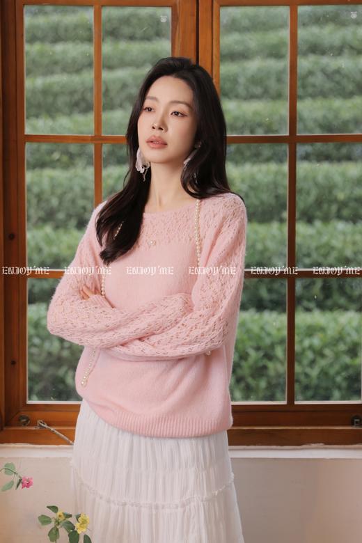 【门店同款】ENJOY春季“柔光芳序”一字领镂空针织上衣 169261661 商品图4