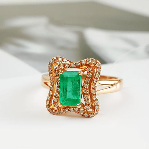 【天然正品】AU750玫瑰金镶钻镶天然祖母绿型艳绿0.84克拉祖母绿戒指12号（戒圈可改）290126NJS39 商品图3