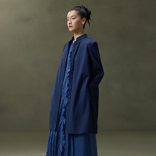 【林栖设计小店】手工盘扣|藏青色丝棉抽褶修身2026春新款中式立领衬衣1961022 商品图0