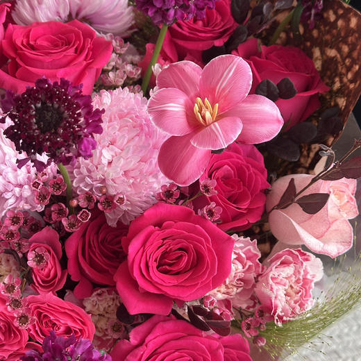 《如意纳福》弗洛伊德郁金香牡丹菊松虫草花束 商品图1