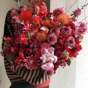 《锦绣年华》针垫冬青大花蕙兰红掌南非公主新年大型插花