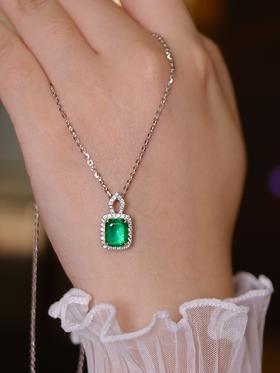 1.685克拉刻面祖母绿吊坠