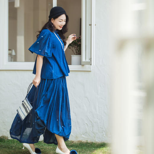 【林栖设计小店】植物染色|手工植物蓝婴儿棉密褶2026春新款宽松翻领衬衣1961015 商品图2