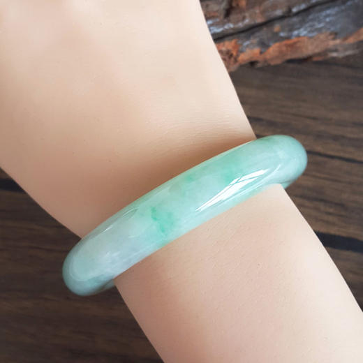 【天然正品】A货翡翠天然精品正桩细腻糯冰种飘绿花55.5号翡翠手镯55.5号（皆取最大值）290126NJM21 商品图7