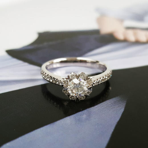 【天然正品】AU750白金经典简约花朵造型0.41克拉钻石戒指13号（戒圈可改）080226NJM21 商品图6