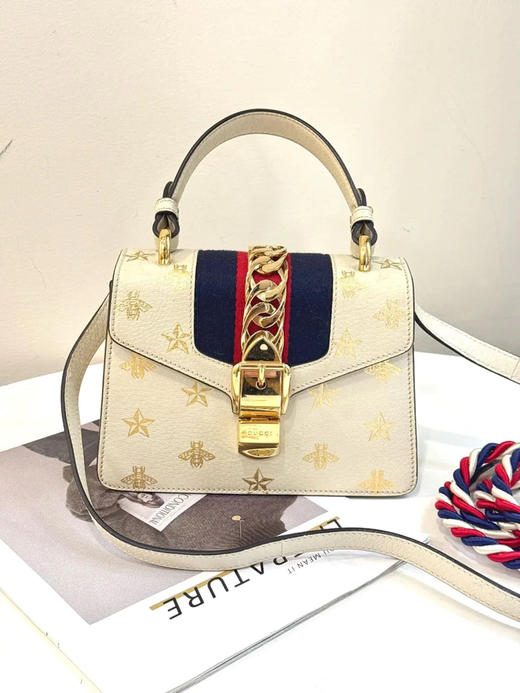 GUCCI 塞尔维亚 小号 白色 蜜蜂印花 限量版 box牛皮 斜挎包 商品图0