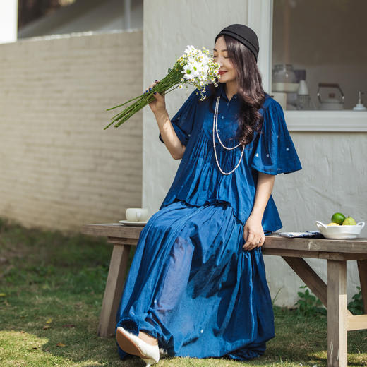 【林栖设计小店】植物染色|手工植物蓝婴儿棉密褶2026春新款宽松翻领衬衣1961015 商品图3