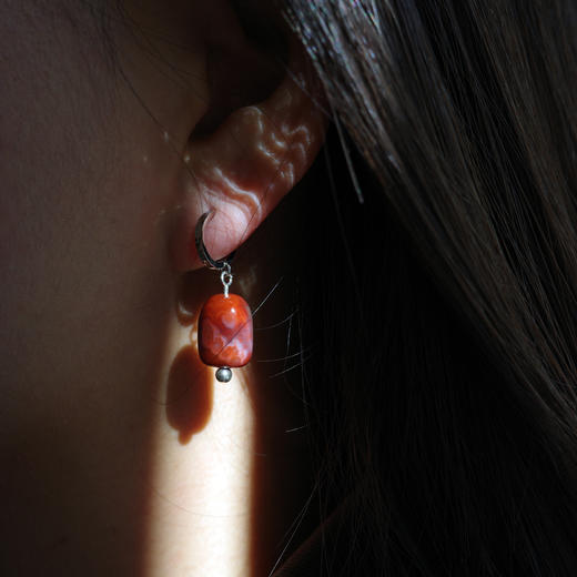 「点绛」南红玛瑙耳坠 | 总长约1.5cm 不规则的桶型 耳环耳饰 to me 天然石饰品 商品图1