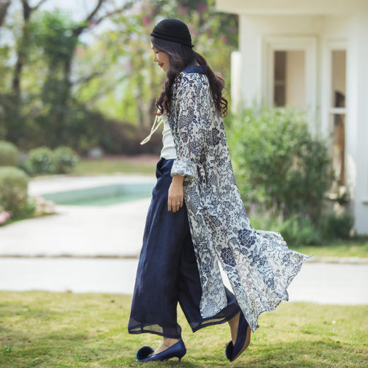 【林栖设计小店】缠枝牡丹|丝麻藏青色复古传统印花2026春新款宽松衬衣1961019 商品图2